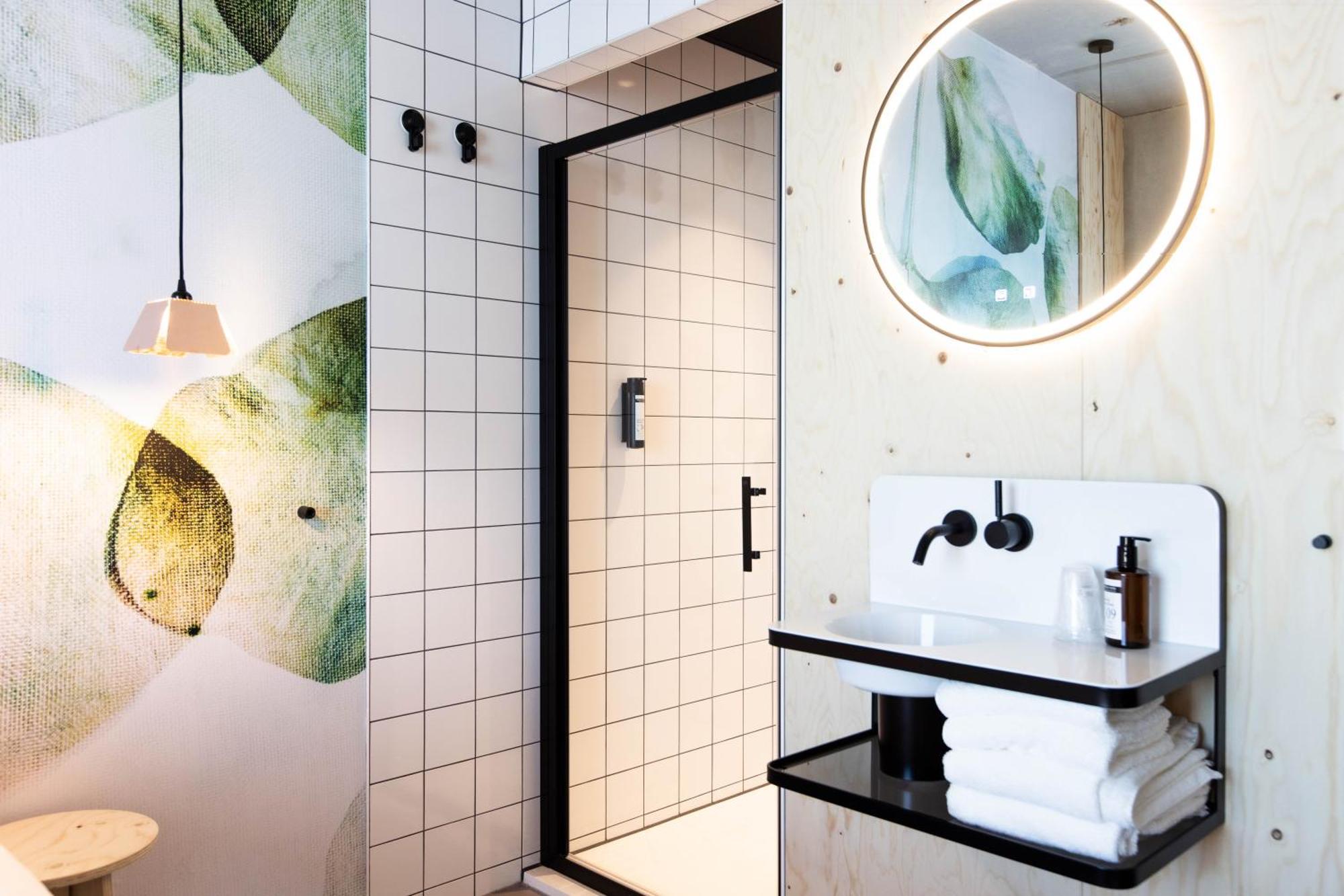 Moloko, Modern Designed Sleep & Shower Hotel In City Center, Digital Key By Sms Enschede Exterior foto